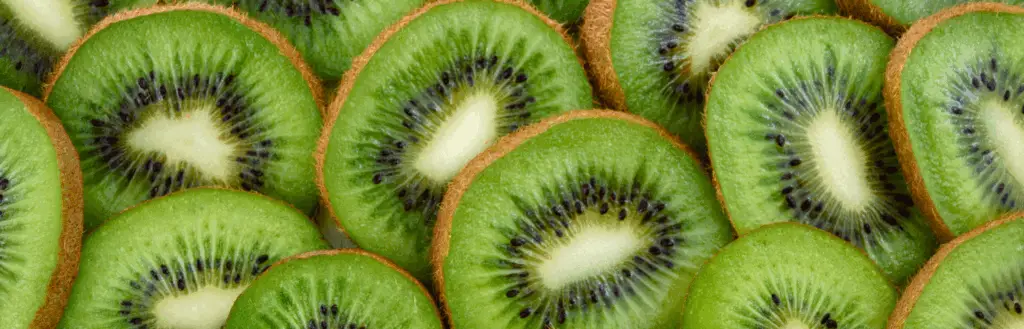 gröna kiwifrukter